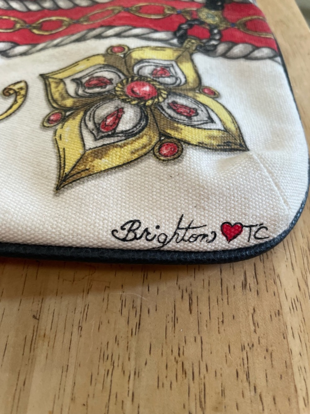 Brighton Glitter & Go Love Pouch crossbody bag purse Tom Clancy art zip closure - Picture 7 of 16